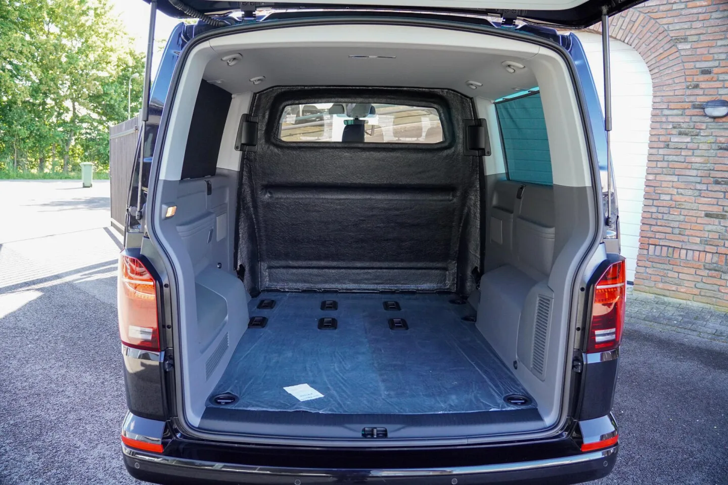 Volkswagen Transporter (2024) — foto 1