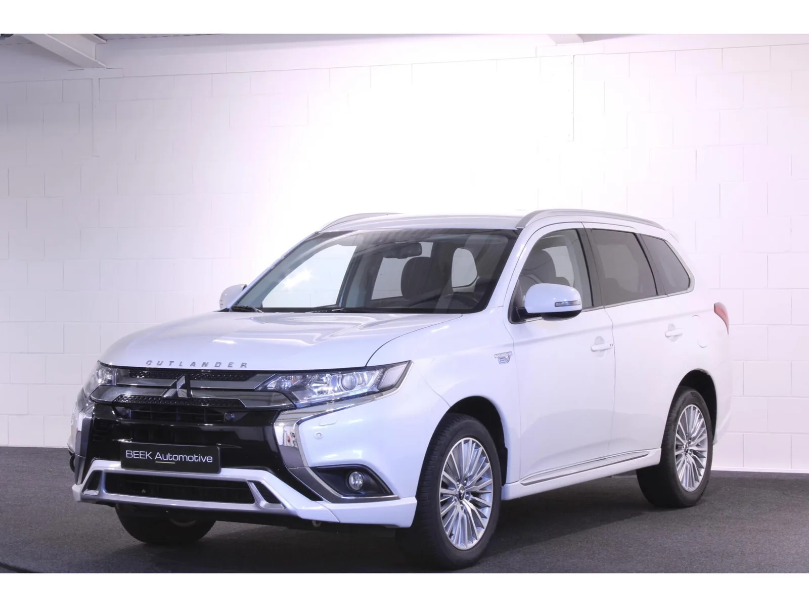 Mitsubishi Outlander (2019) — foto 1