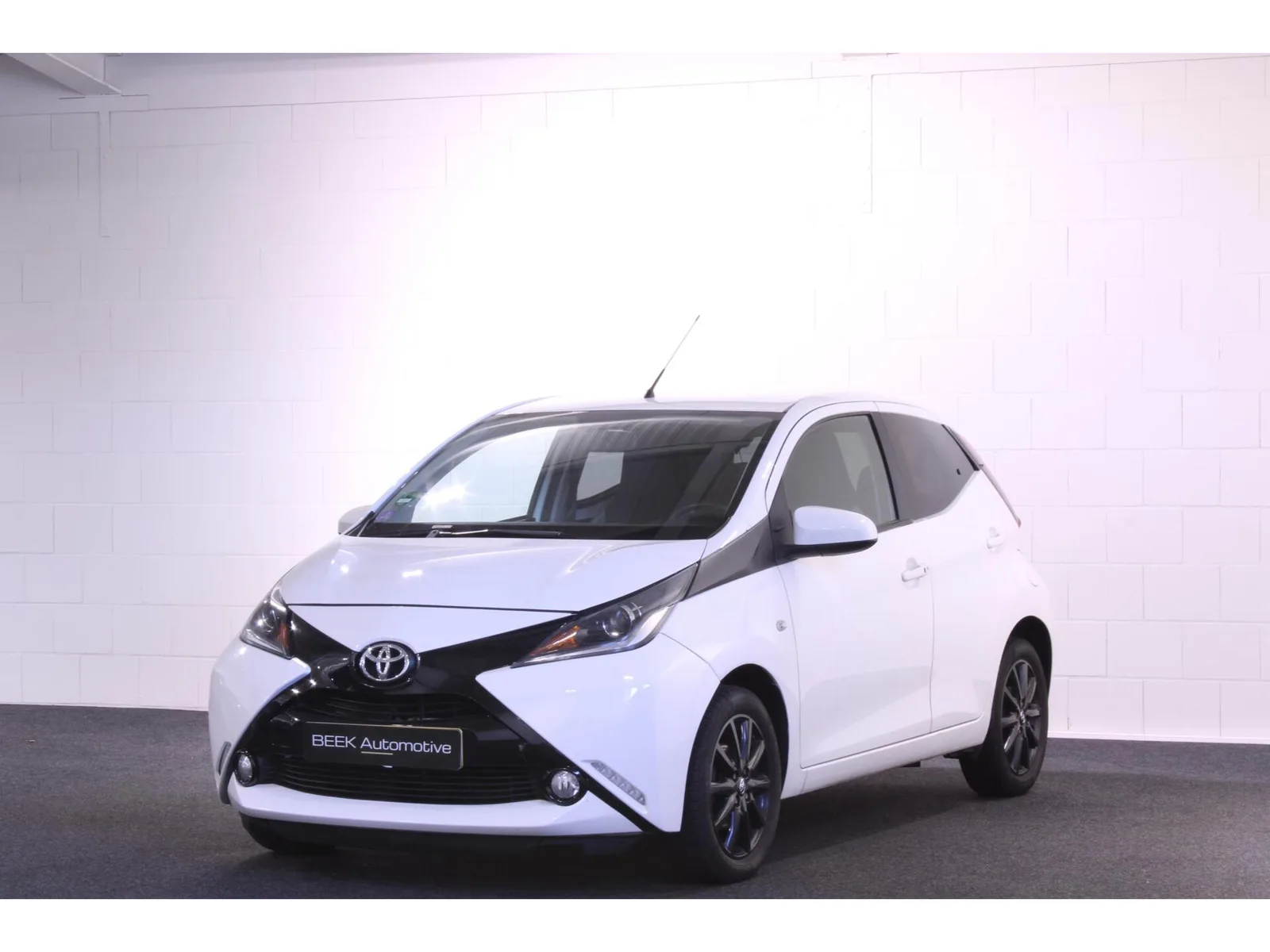 Toyota Aygo (2015) — foto 1