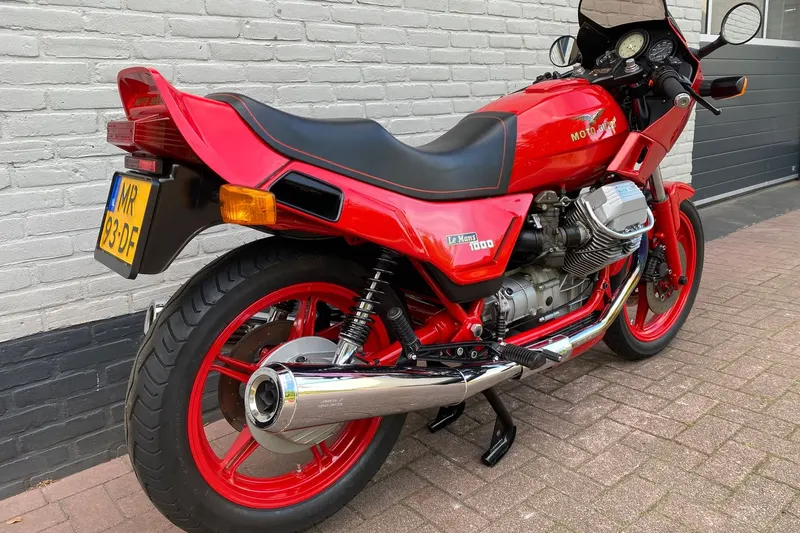 Foto van Moto Guzzi 1000 Le Mans Ultima Edizione NR 12 Al Sinds in Bezit
