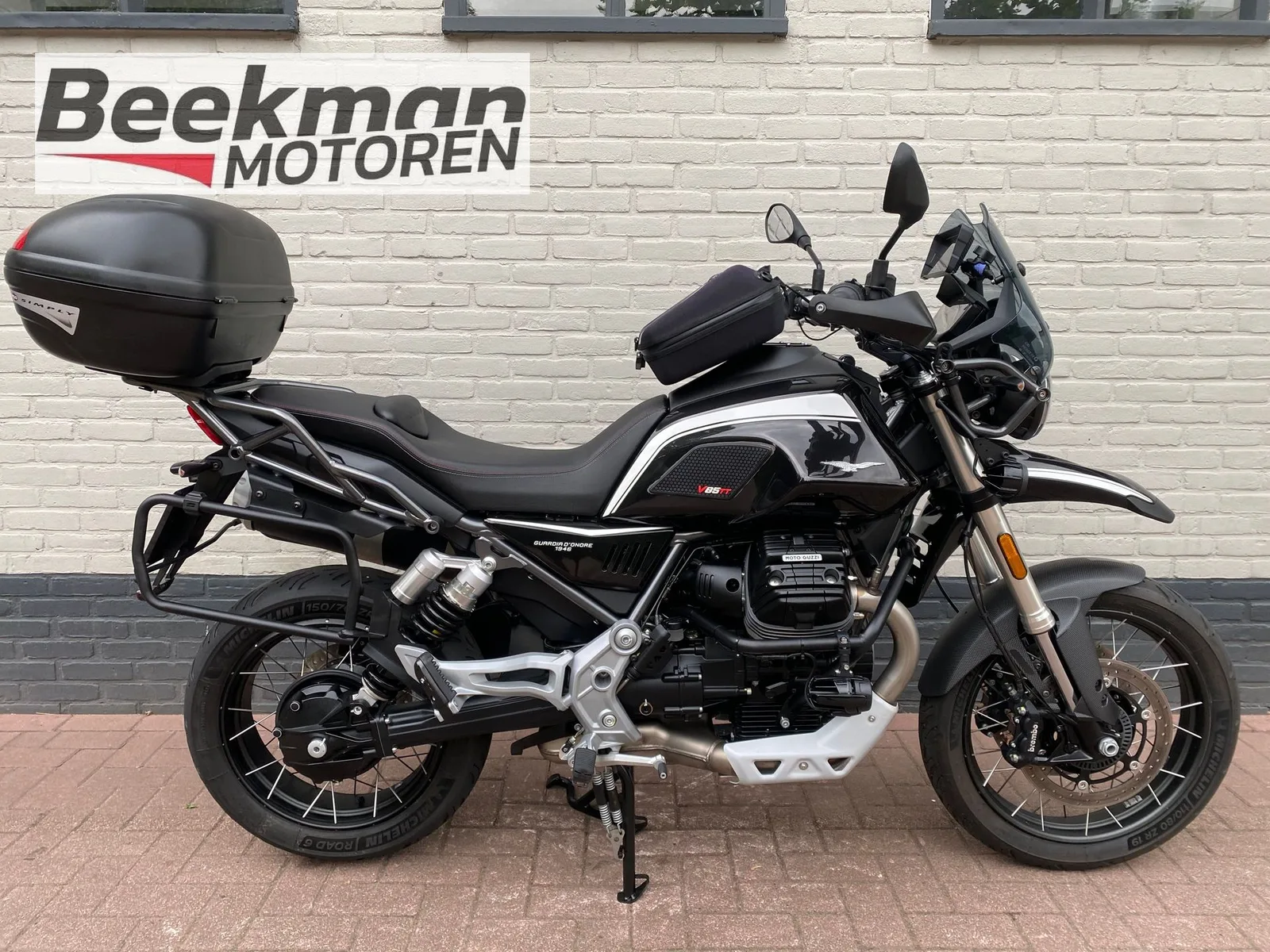 Moto Guzzi V85 TT (2024) — foto 1