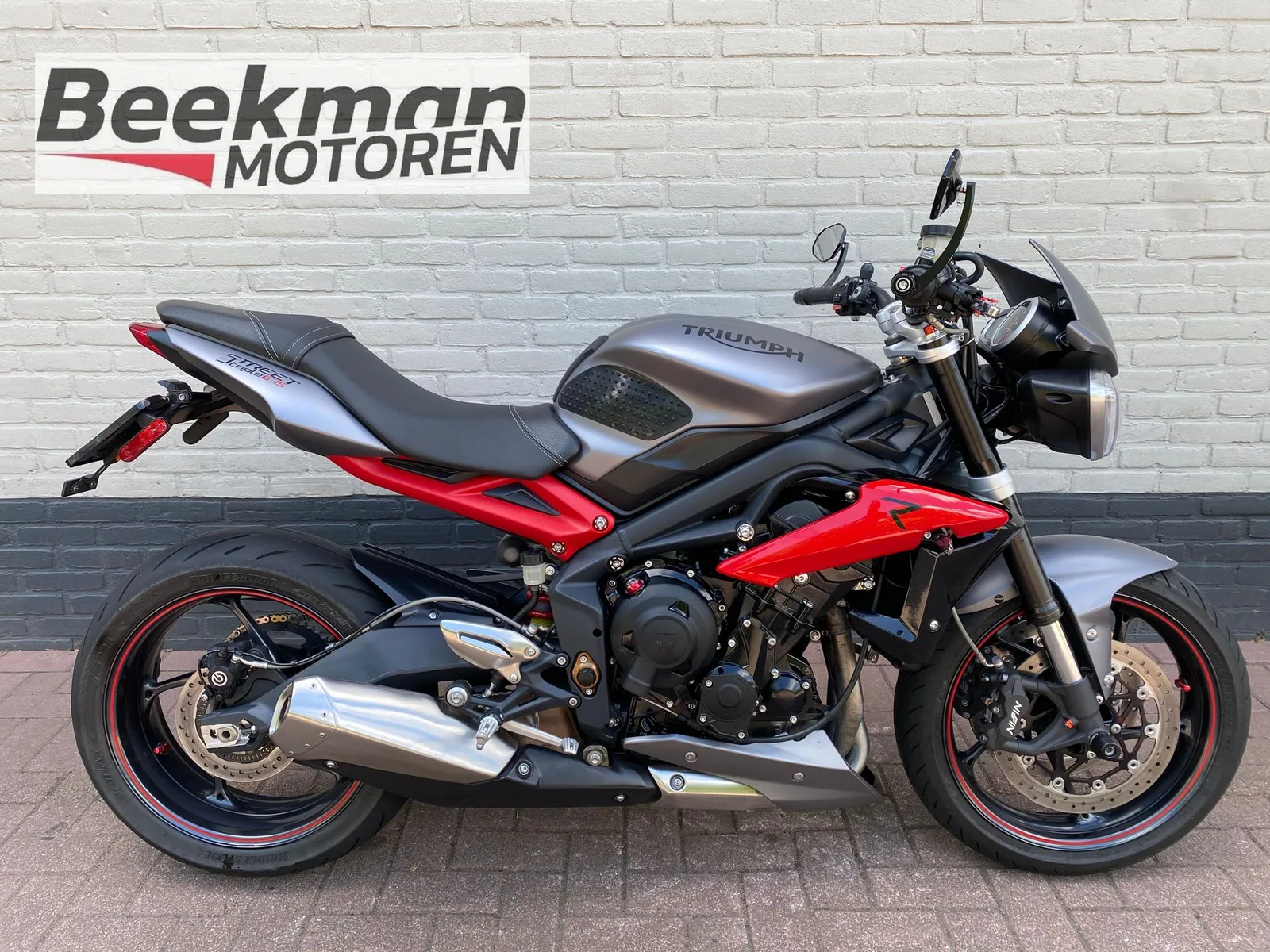 Triumph Street Triple R (2015) — foto 1
