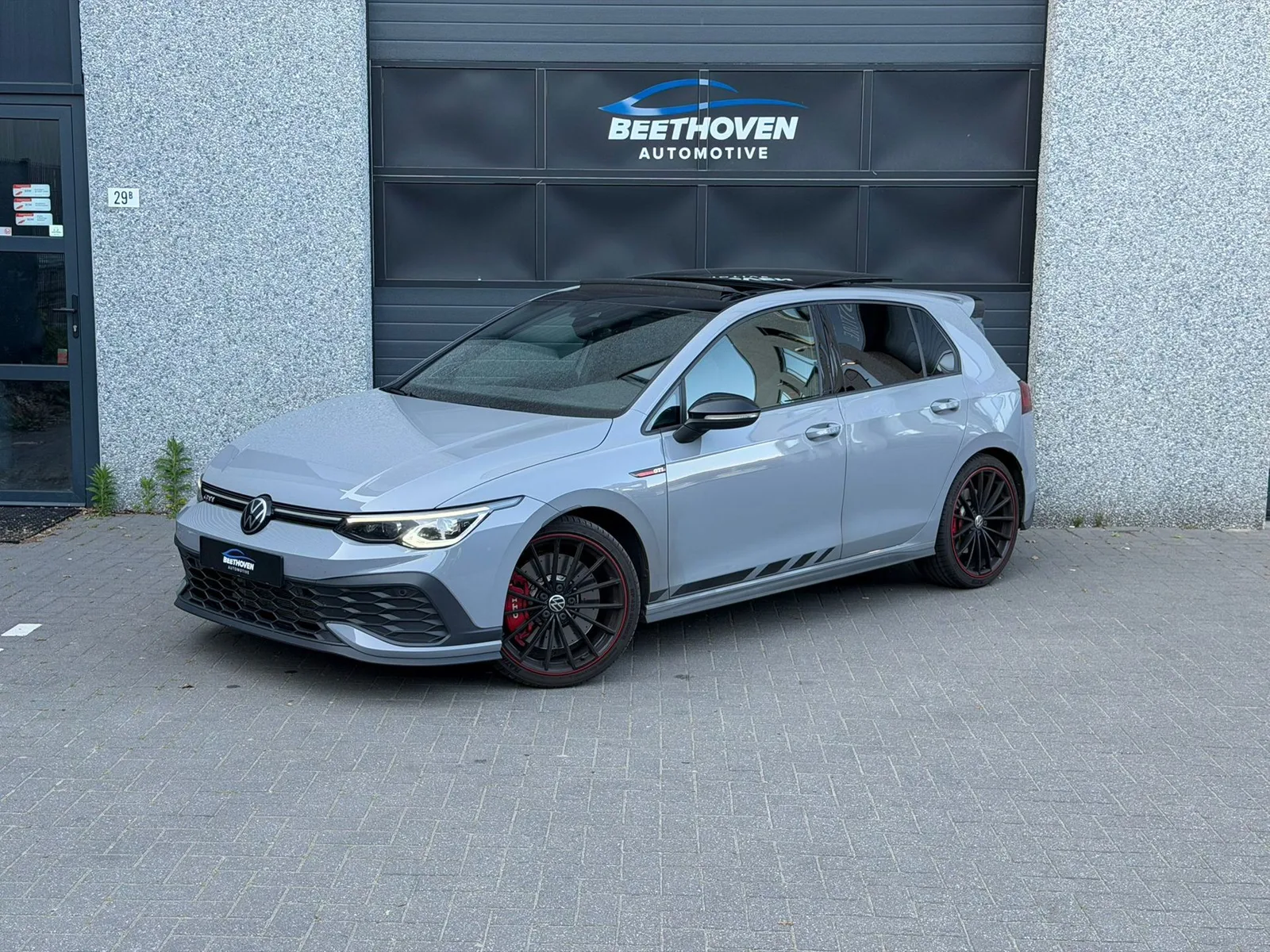 Volkswagen Golf (2022) — foto 1