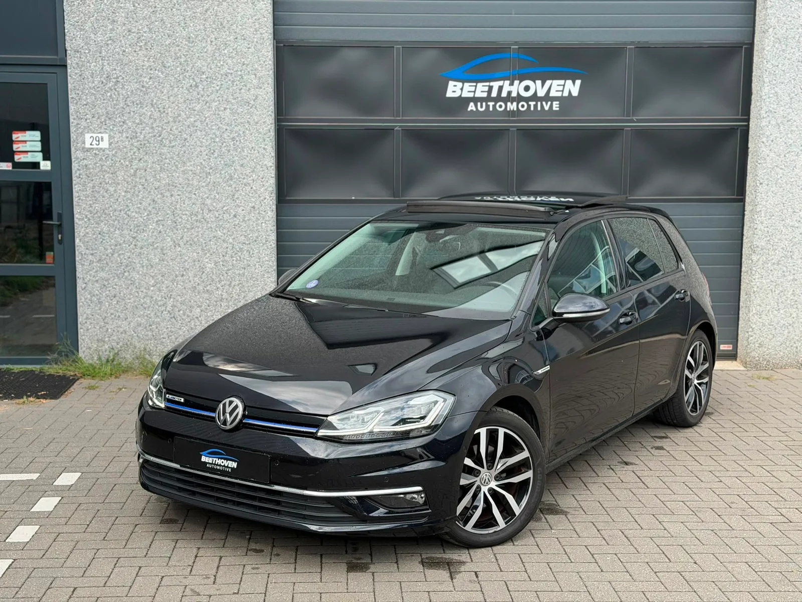 Volkswagen Golf (2019) — foto 1