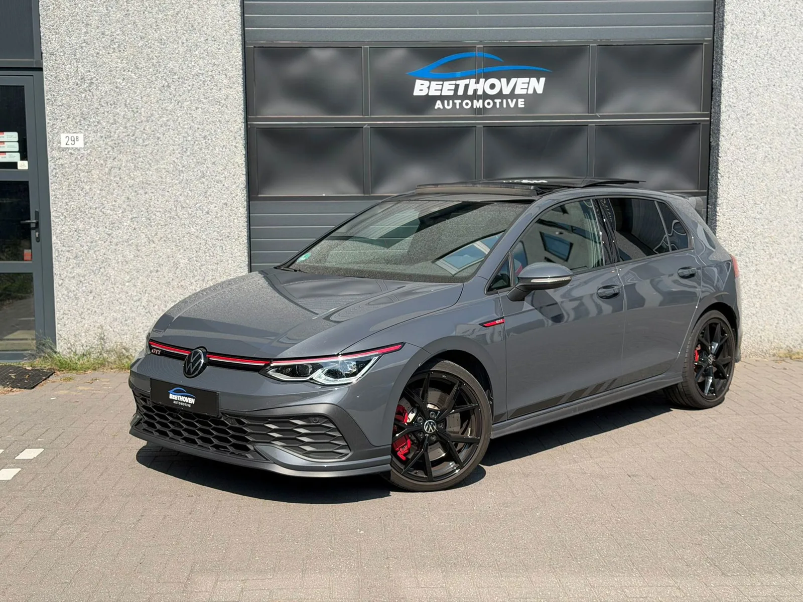 Volkswagen Golf (2022) — foto 1