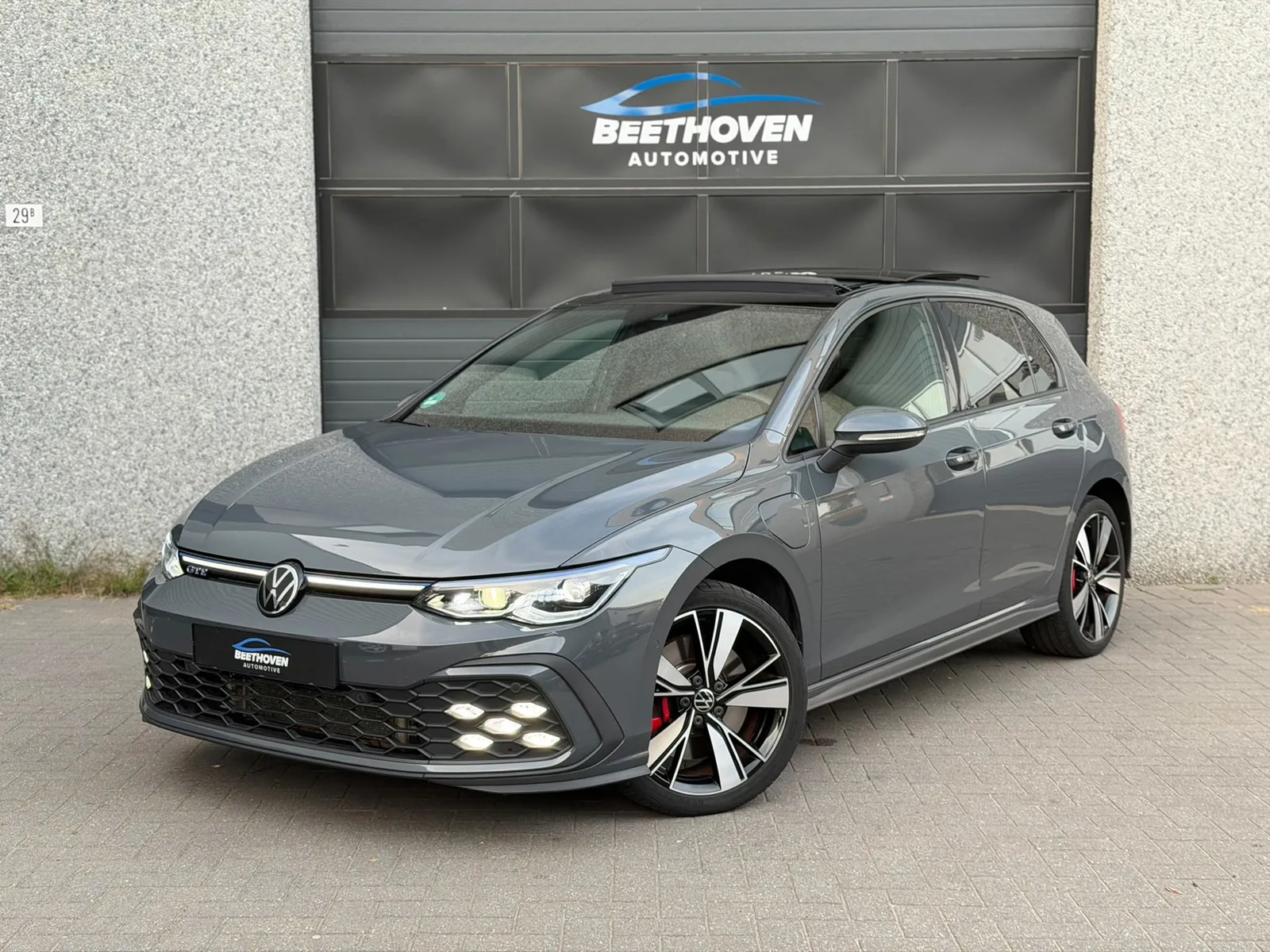 Volkswagen Golf (2022) — foto 1