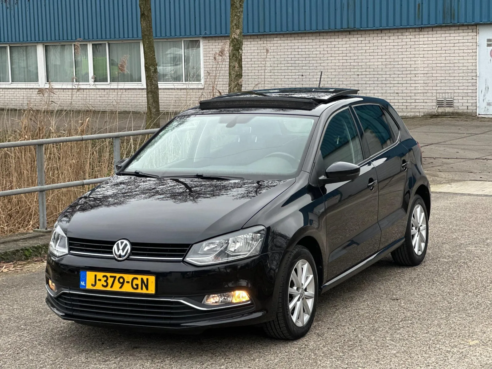 Volkswagen Polo (2015) — foto 1