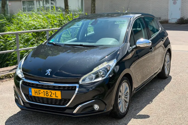 Peugeot 208 (2015)
