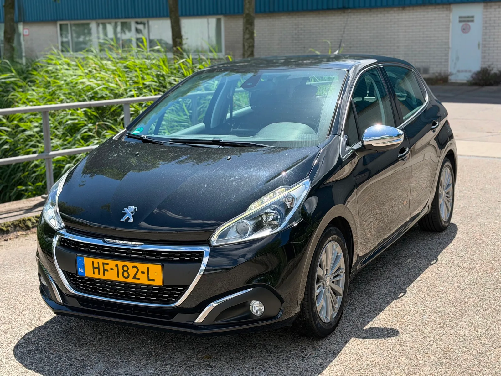 Peugeot 208 (2015) — foto 1
