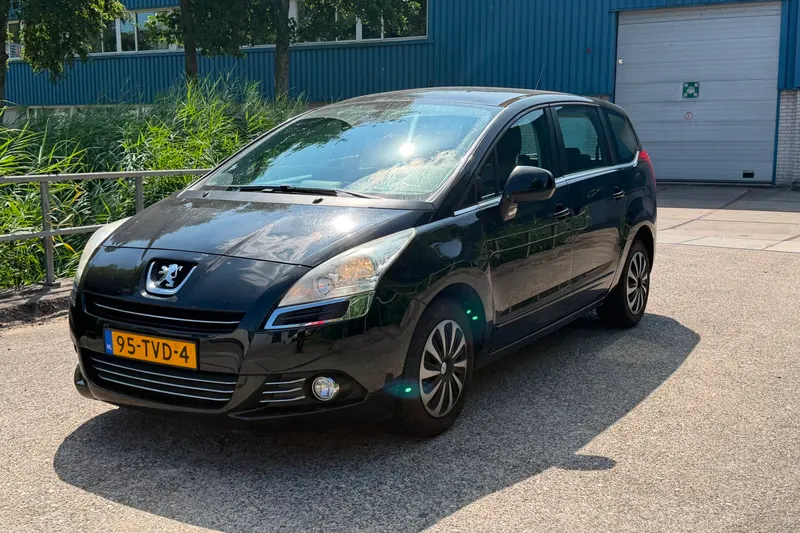 Peugeot 5008 (2012)