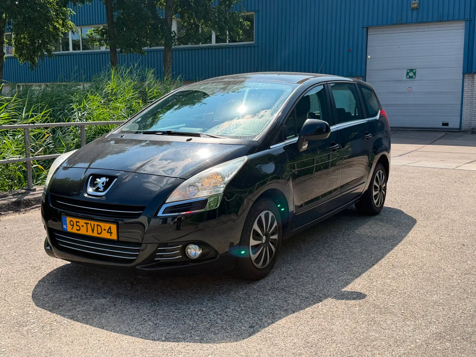 Peugeot 5008 (2012) — foto 1