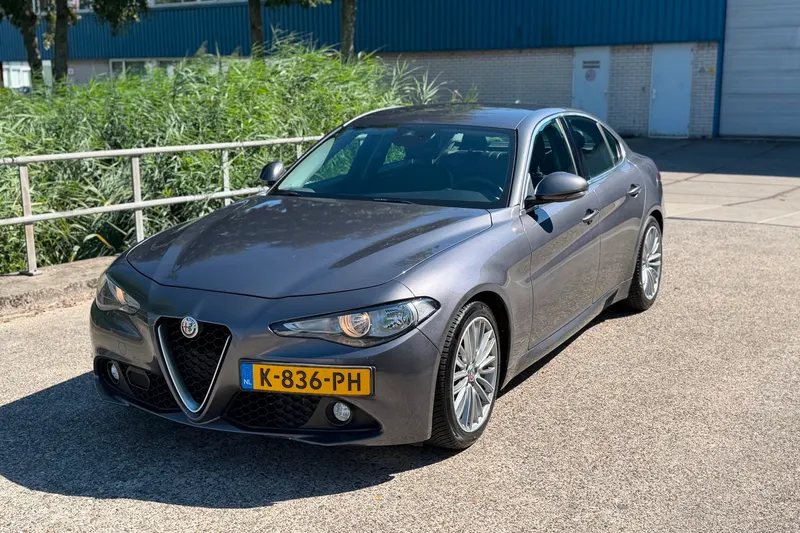 Alfa Romeo Giulia (2016)