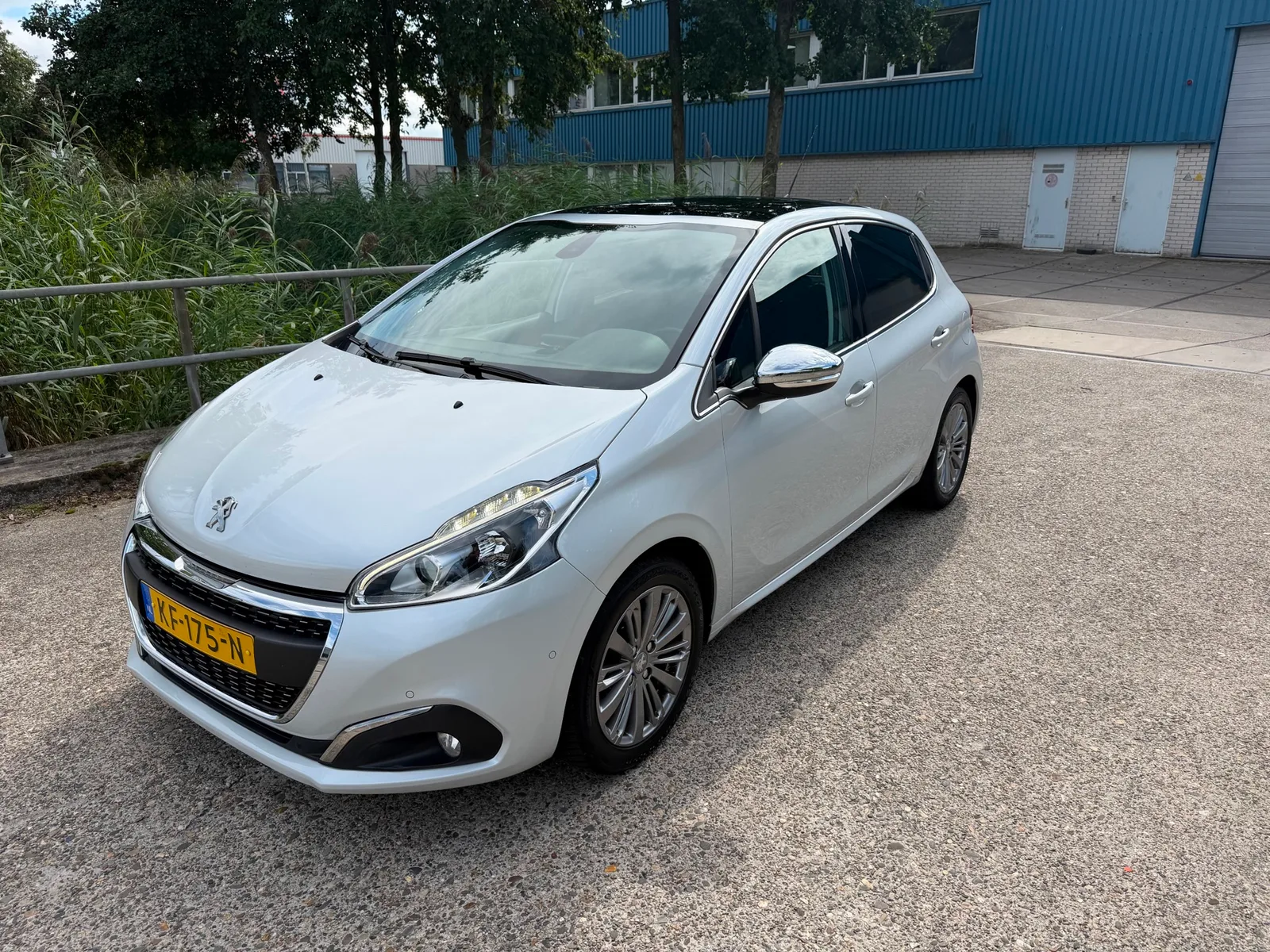 Peugeot 208 (2016) — foto 1