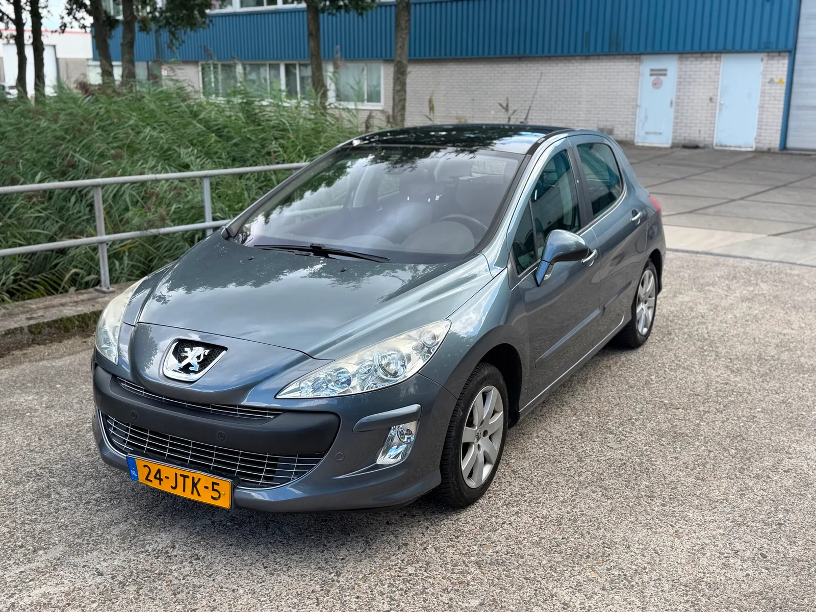 Peugeot 308 (2009) — foto 1