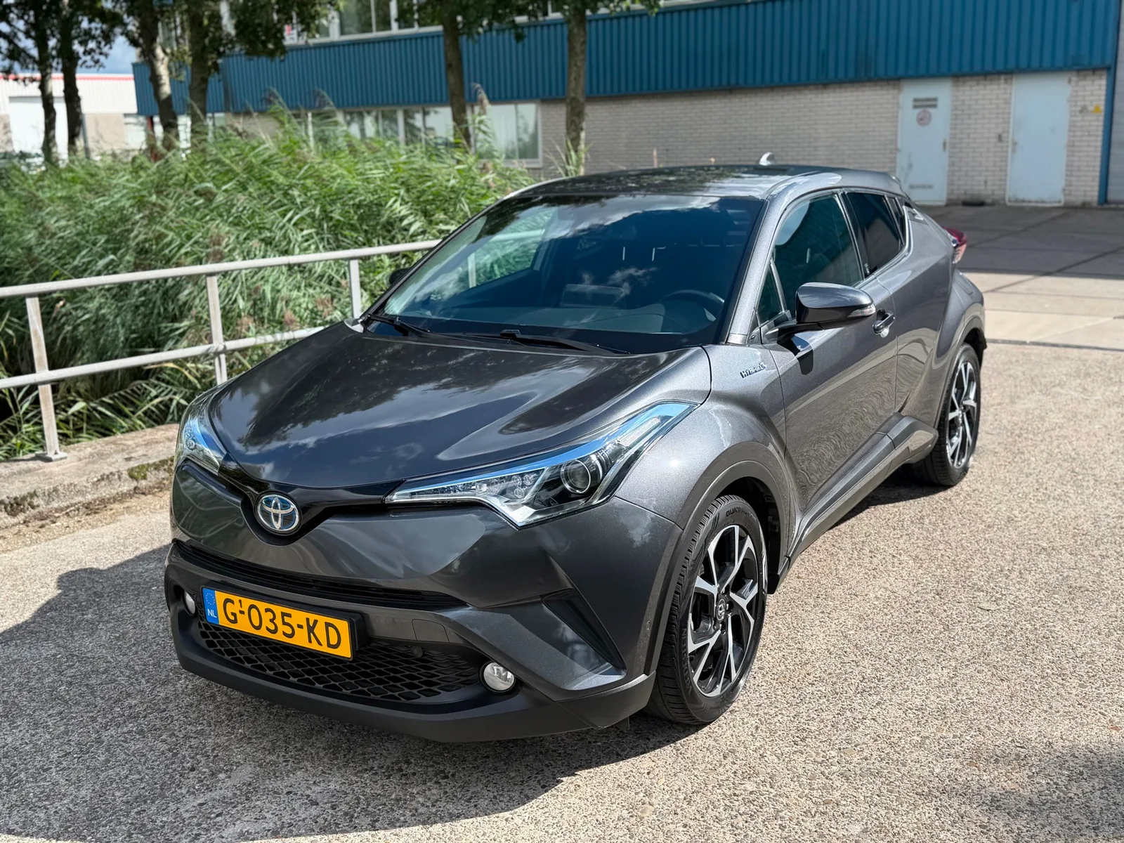 Toyota C-HR (2019) — foto 1