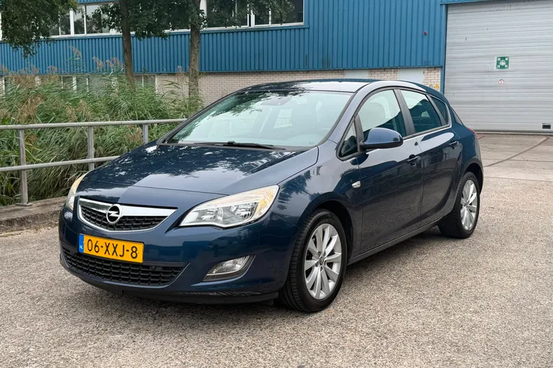 Opel Astra (2012)