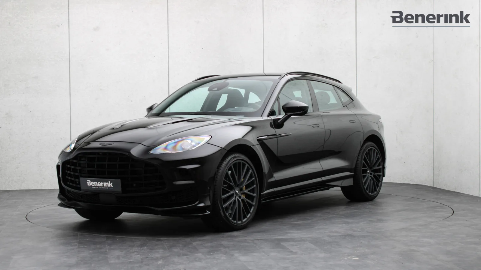 Aston Martin Dbx (2023) — foto 1