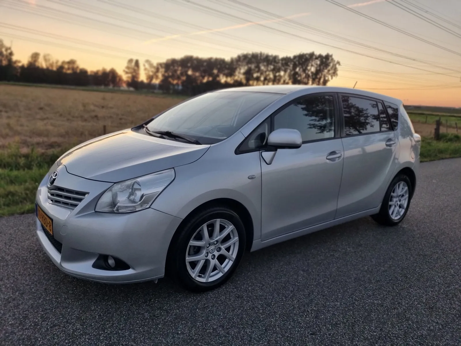 Toyota Verso (2011) — foto 1