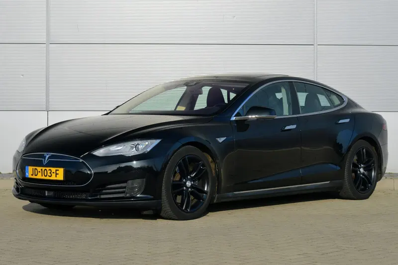 Tesla Model S (2016)
