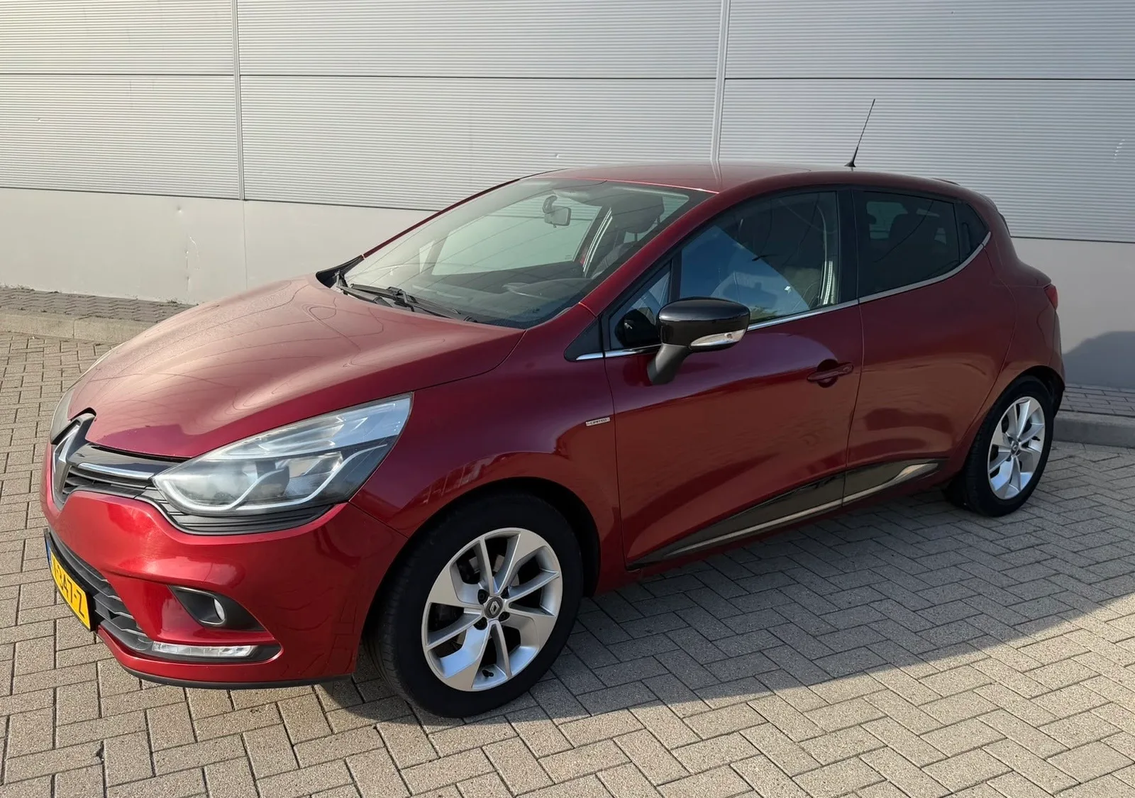 Renault Clio (2016) — foto 1