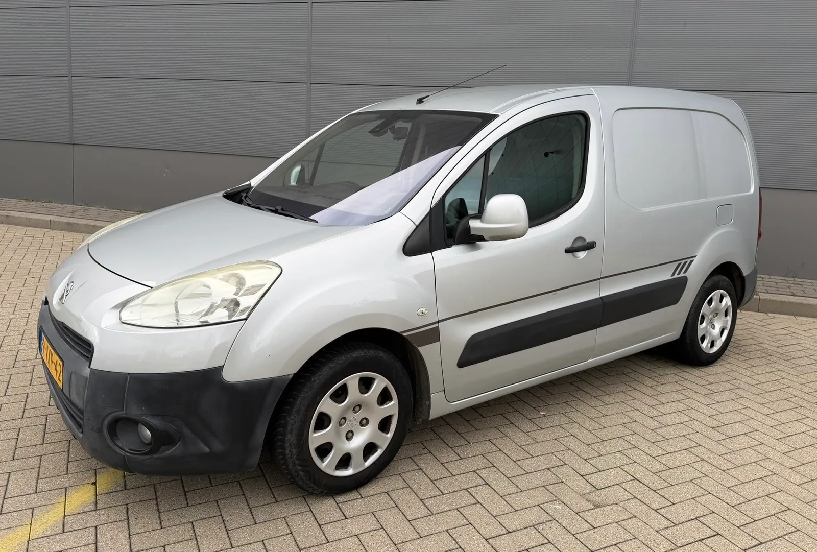 Peugeot Partner (2012) — foto 1