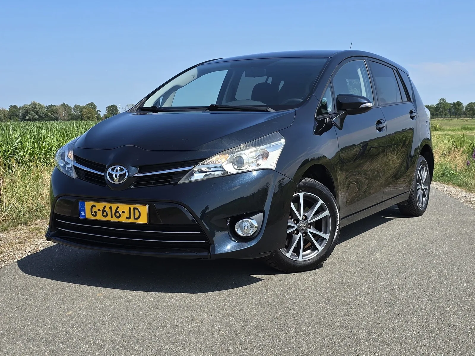 Toyota Verso (2013) — foto 1