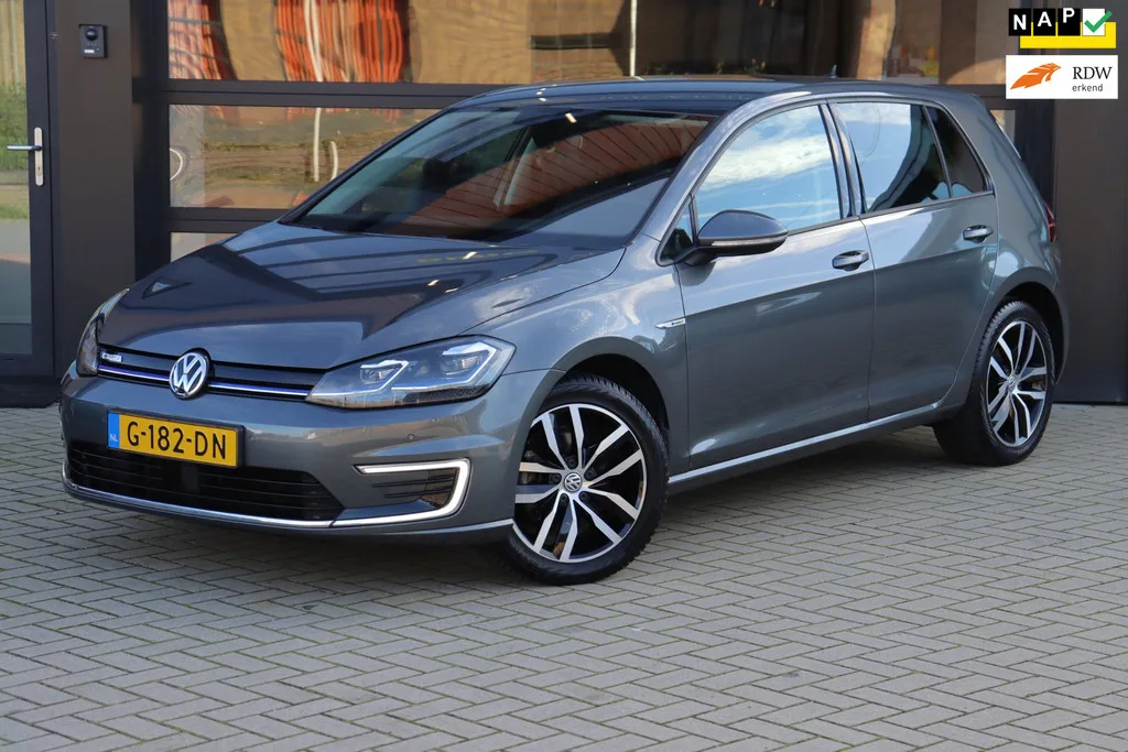 Volkswagen e-Golf (2019) — foto 1
