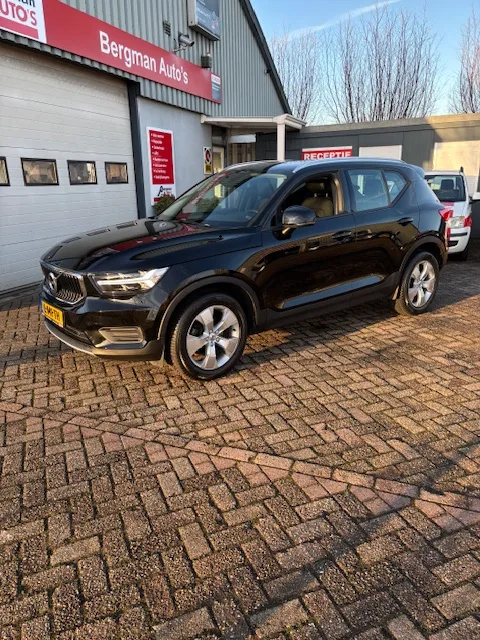 Volvo XC40 (2018) — foto 1