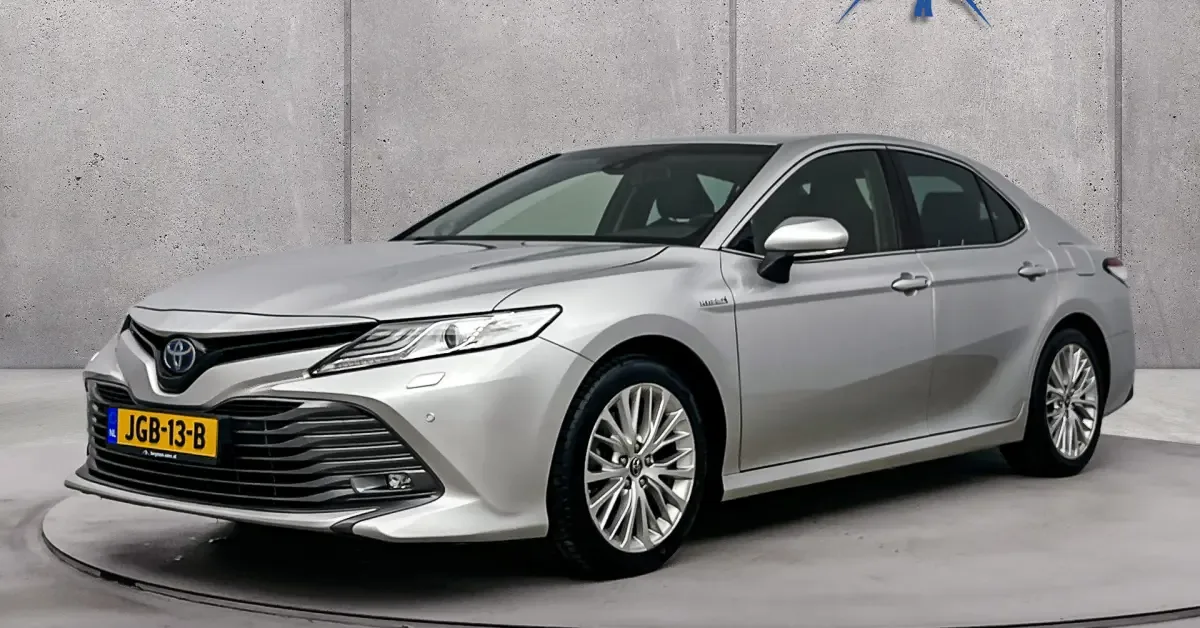 Toyota Camry (2019) — foto 1