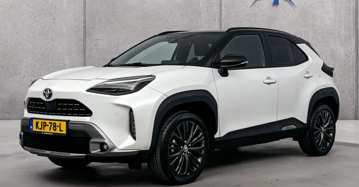 Toyota Yaris (2023) — foto 1