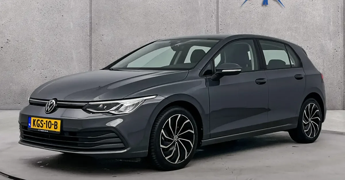 Volkswagen Golf (2023) — foto 1