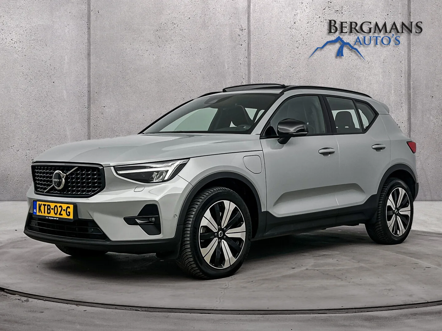 Volvo XC40 (2023) — foto 1