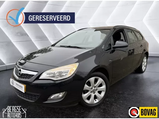Opel Astra (2012) — foto 1