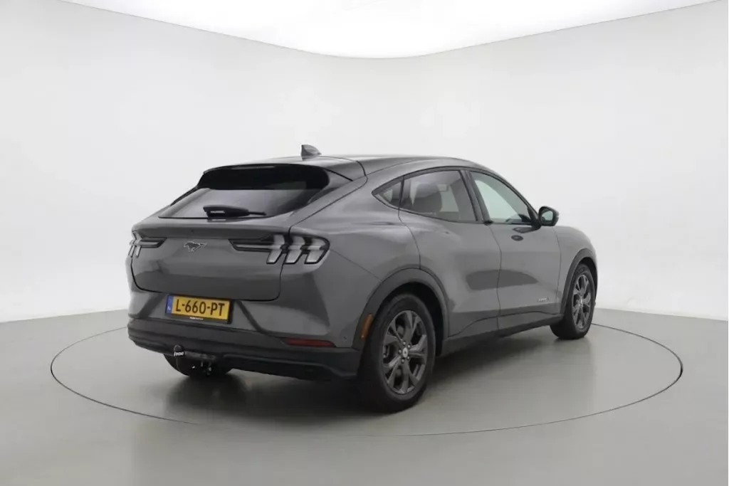 Ford Mustang Mach-E (2021) — foto 1