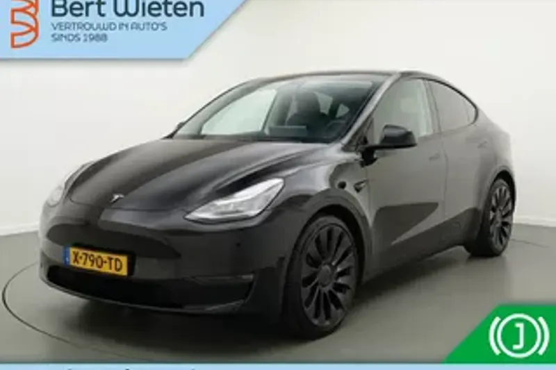 Tesla Model Y (2024)