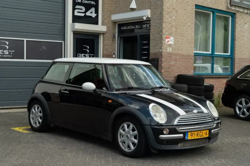 MINI Cooper (2002)