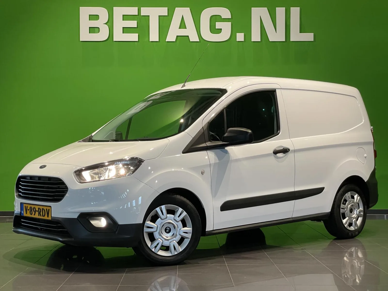 Ford Transit Courier (2021) — foto 1
