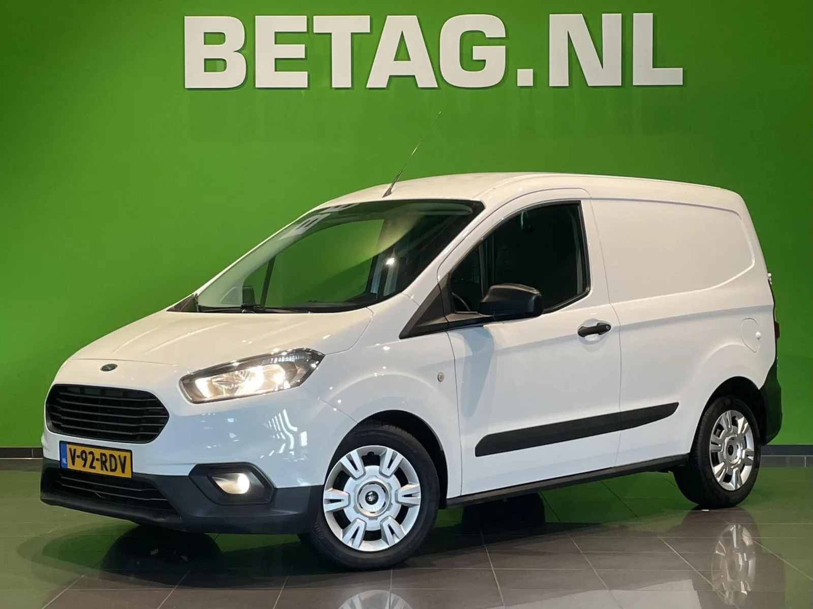 Ford Transit Courier (2021) — foto 1