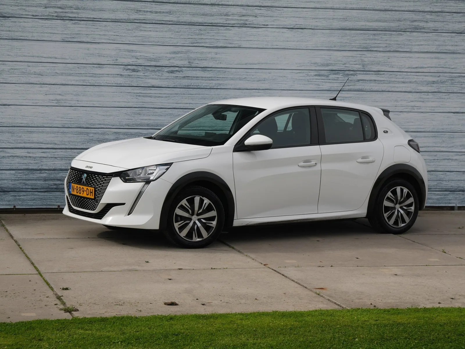 Peugeot e-208 (2021) — foto 1