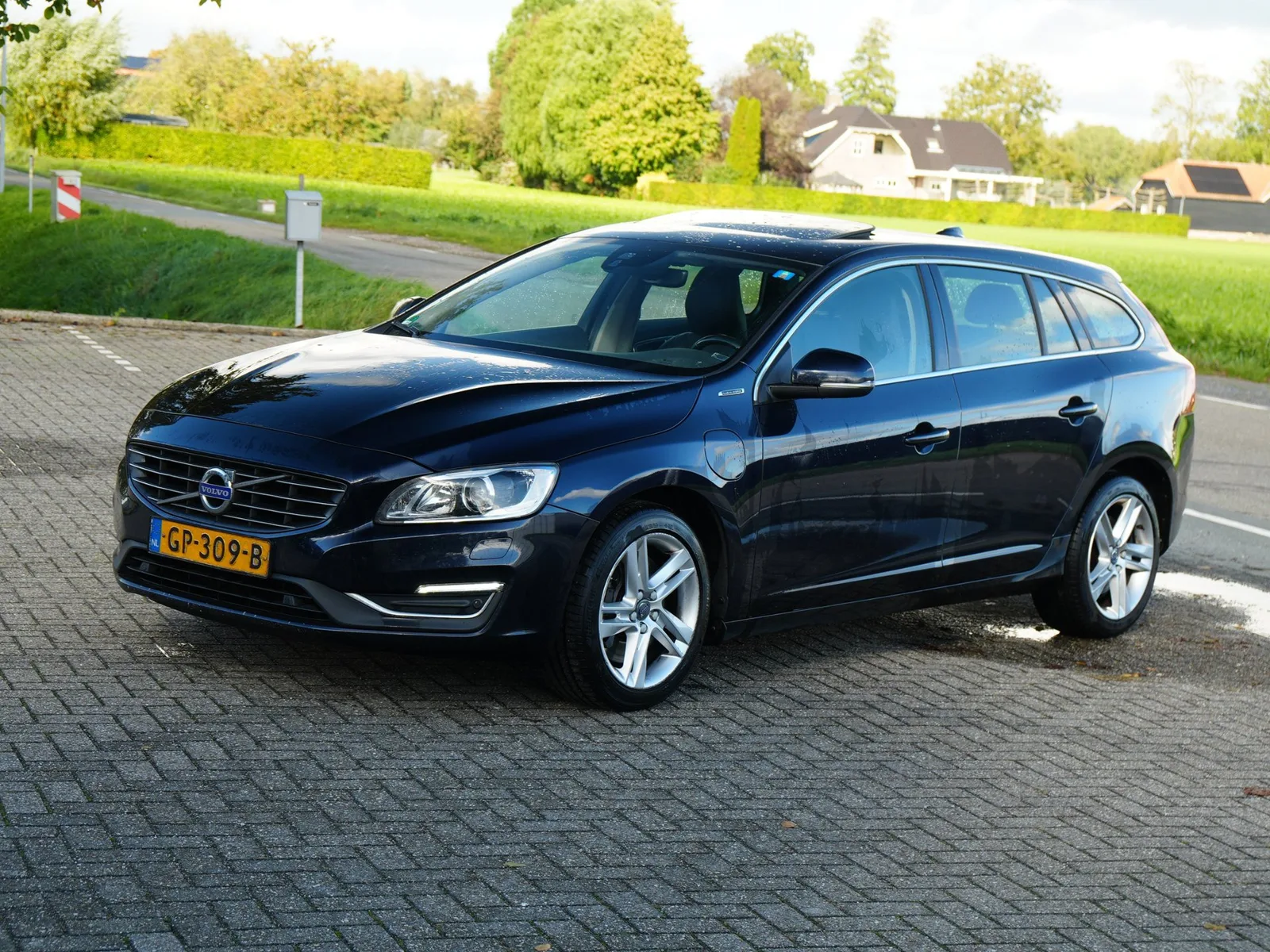 Volvo V60 (2015) — foto 1