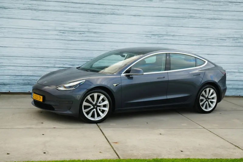 Tesla Model 3 (2019)