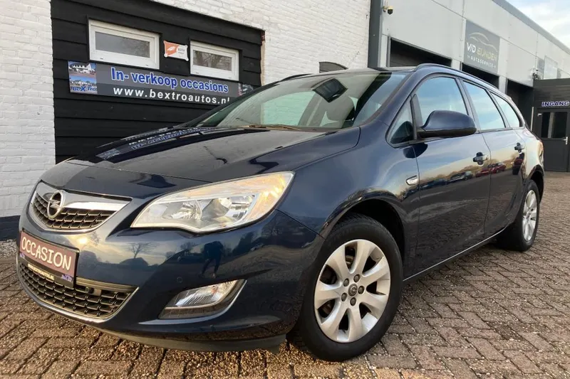 Opel Astra Sports Tourer (2012)