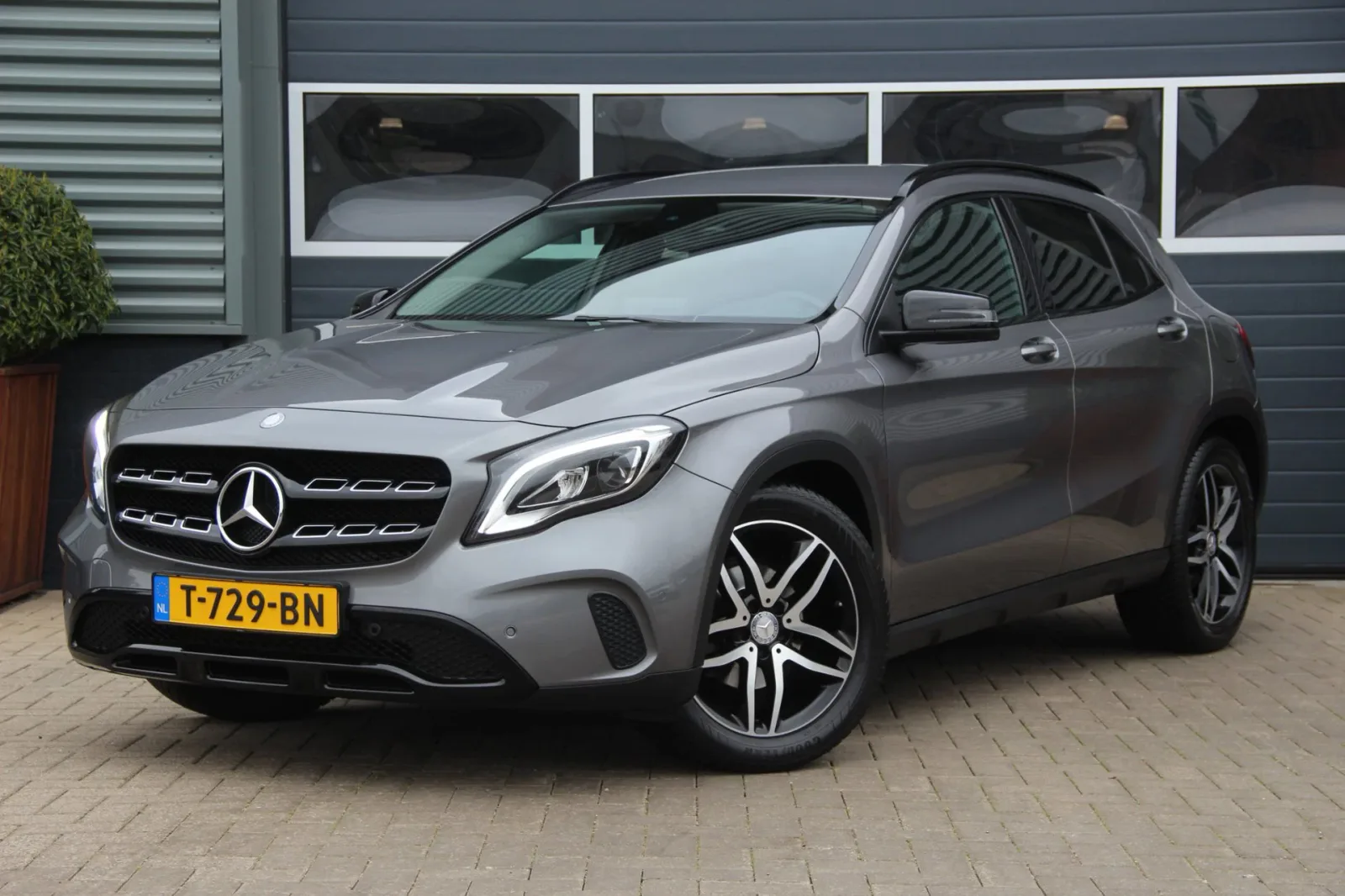 Mercedes-Benz GLA (2017) — foto 1