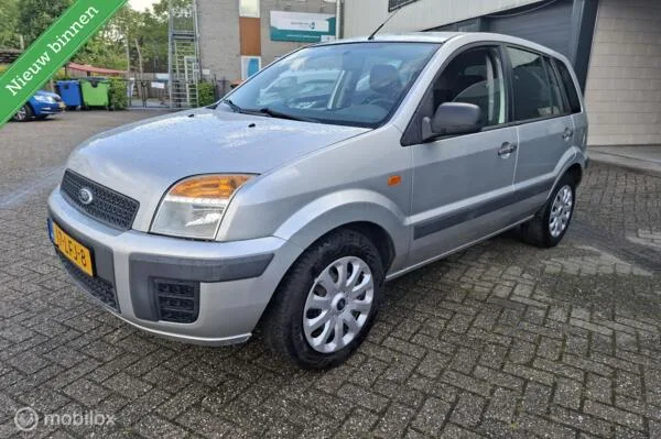 Ford Fusion (2010) — foto 1
