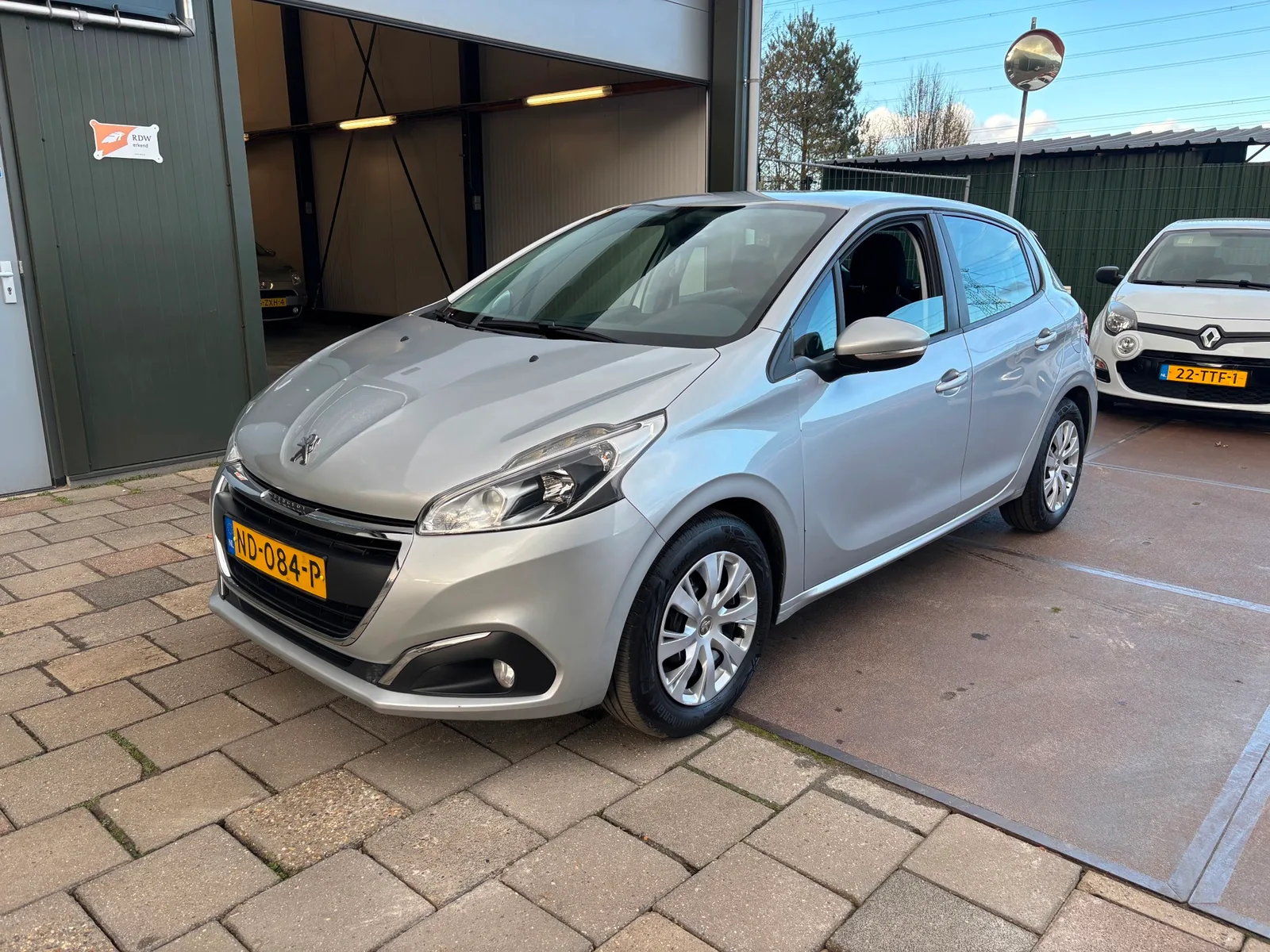 Peugeot 208 (2017) — foto 1