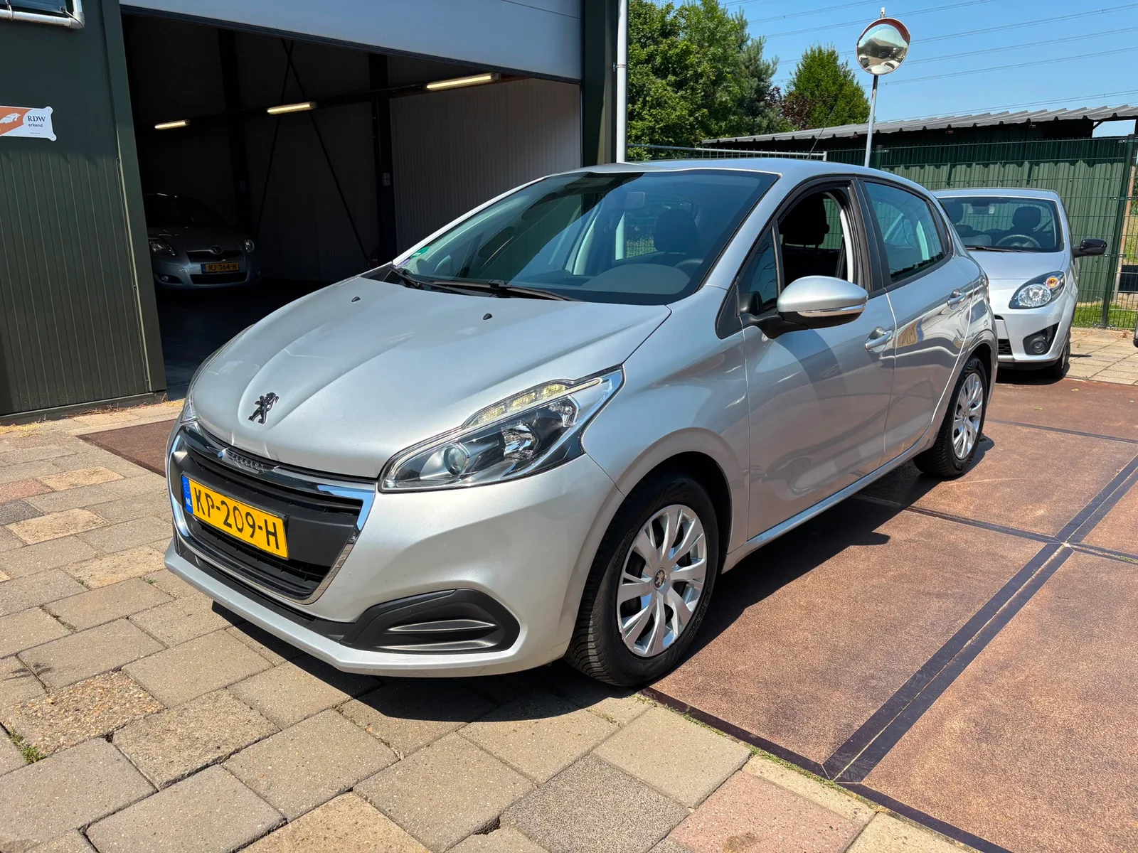 Peugeot 208 (2016) — foto 1