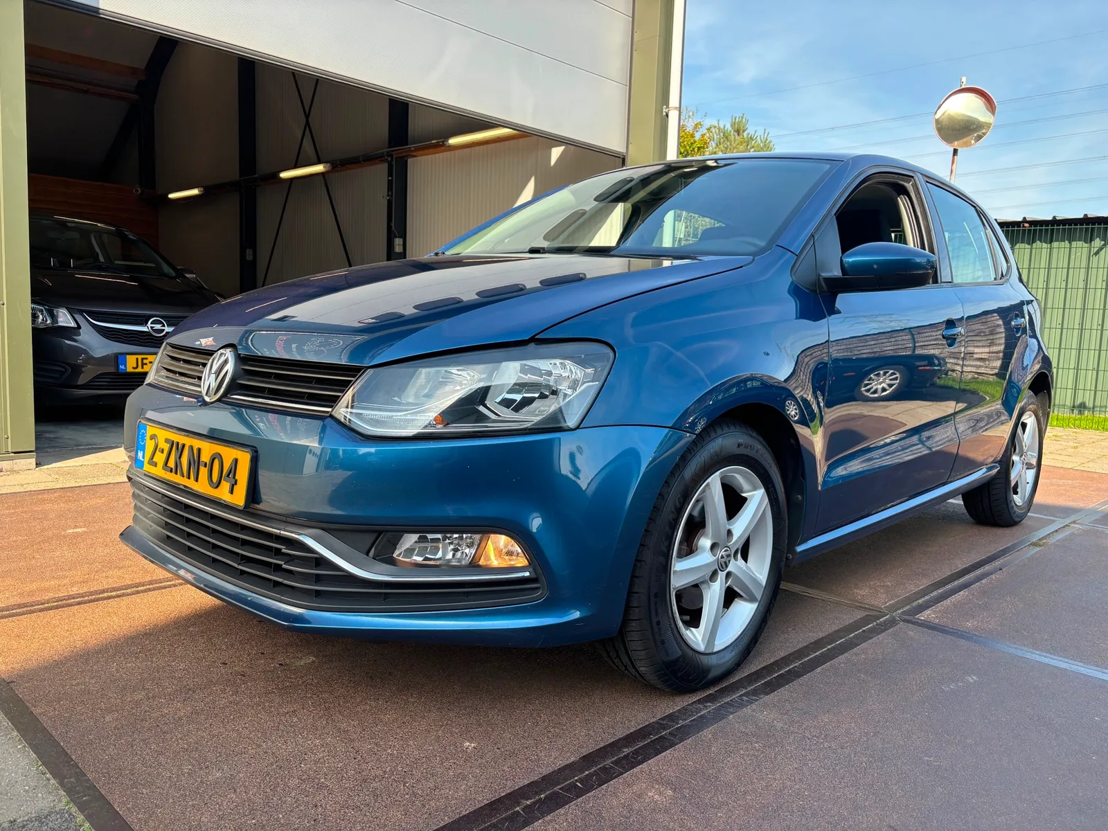 Volkswagen Polo (2015) — foto 1