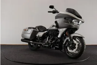 Harley-Davidson CVO Road Glide (2023) — foto 1