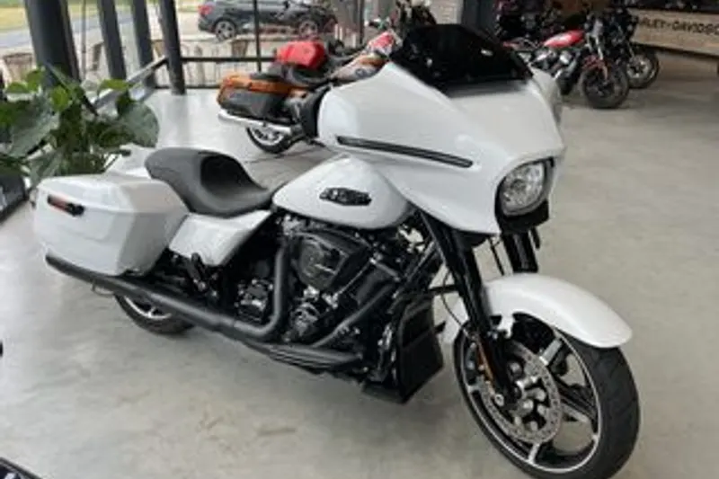Harley-Davidson Street Glide (2024)