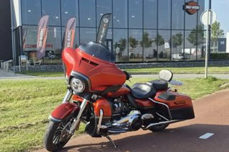 Harley-Davidson CVO Street Glide (2018)